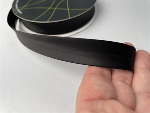 Viscose satin skråbånd - flot blank i sort, 20 mm